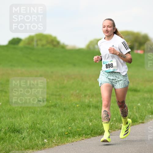 10.05.2026 - 8. Wedeler Halbmarathon Dr. Thomas Lammeyer http://msf.ph/oto/9696845 10.05.2026 11:26:55 Laufen 868, 898 meine-sportfotos.de