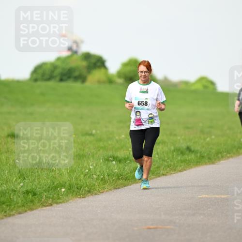 10.05.2026 - 8. Wedeler Halbmarathon Dr. Thomas Lammeyer http://msf.ph/oto/9696859 10.05.2026 11:27:01 Laufen 658, 679 meine-sportfotos.de