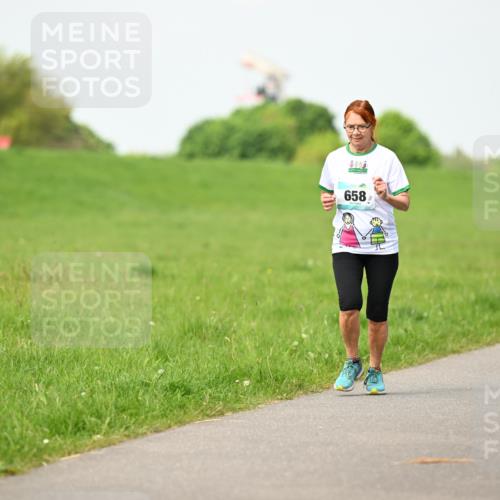 10.05.2026 - 8. Wedeler Halbmarathon Dr. Thomas Lammeyer http://msf.ph/oto/9696865 10.05.2026 11:27:02 Laufen 658 meine-sportfotos.de