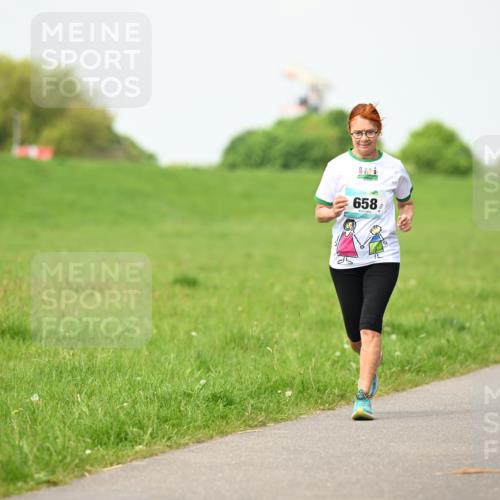 10.05.2026 - 8. Wedeler Halbmarathon Dr. Thomas Lammeyer http://msf.ph/oto/9696869 10.05.2026 11:27:03 Laufen 1601, 658 meine-sportfotos.de