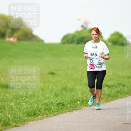 10.05.2026 - 8. Wedeler Halbmarathon Dr. Thomas Lammeyer http://msf.ph/oto/9696870 10.05.2026 11:27:03 Laufen 658 meine-sportfotos.de