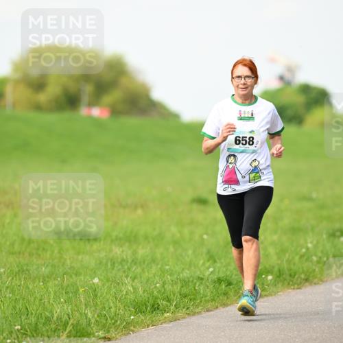 10.05.2026 - 8. Wedeler Halbmarathon Dr. Thomas Lammeyer http://msf.ph/oto/9696877 10.05.2026 11:27:04 Laufen 658 meine-sportfotos.de