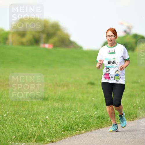 10.05.2026 - 8. Wedeler Halbmarathon Dr. Thomas Lammeyer http://msf.ph/oto/9696879 10.05.2026 11:27:04 Laufen 658 meine-sportfotos.de
