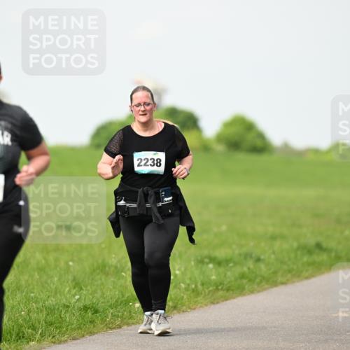 10.05.2026 - 8. Wedeler Halbmarathon Dr. Thomas Lammeyer http://msf.ph/oto/9696923 10.05.2026 11:27:14 Laufen 885, 679, 2238 meine-sportfotos.de