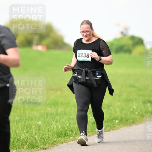 10.05.2026 - 8. Wedeler Halbmarathon Dr. Thomas Lammeyer http://msf.ph/oto/9696932 10.05.2026 11:27:15 Laufen 2238, 679 meine-sportfotos.de