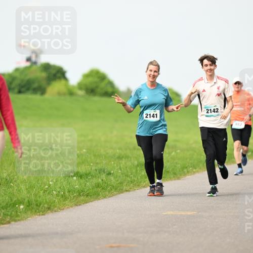 10.05.2026 - 8. Wedeler Halbmarathon Dr. Thomas Lammeyer http://msf.ph/oto/9697007 10.05.2026 11:27:34 Laufen 2059, 2141, 2142, 682 meine-sportfotos.de