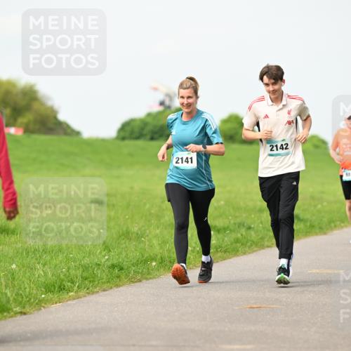 10.05.2026 - 8. Wedeler Halbmarathon Dr. Thomas Lammeyer http://msf.ph/oto/9697020 10.05.2026 11:27:37 Laufen 2141, 2059, 2142, 882 meine-sportfotos.de