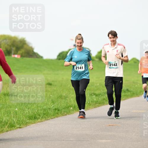 10.05.2026 - 8. Wedeler Halbmarathon Dr. Thomas Lammeyer http://msf.ph/oto/9697022 10.05.2026 11:27:37 Laufen 2141, 2059, 2142, 682 meine-sportfotos.de