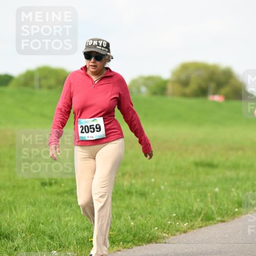 10.05.2026 - 8. Wedeler Halbmarathon Dr. Thomas Lammeyer http://msf.ph/oto/9697025 10.05.2026 11:27:38 Laufen 2059, 174, 2141 meine-sportfotos.de