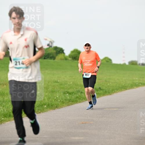10.05.2026 - 8. Wedeler Halbmarathon Dr. Thomas Lammeyer http://msf.ph/oto/9697026 10.05.2026 11:27:39 Laufen 141, 214, 682 meine-sportfotos.de