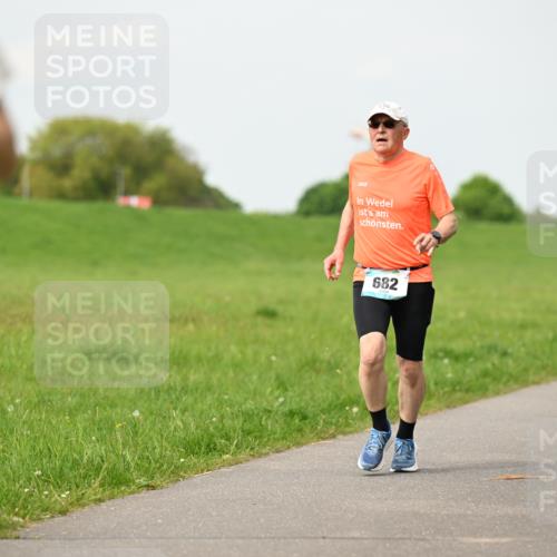 10.05.2026 - 8. Wedeler Halbmarathon Dr. Thomas Lammeyer http://msf.ph/oto/9697040 10.05.2026 11:27:41 Laufen 682 meine-sportfotos.de