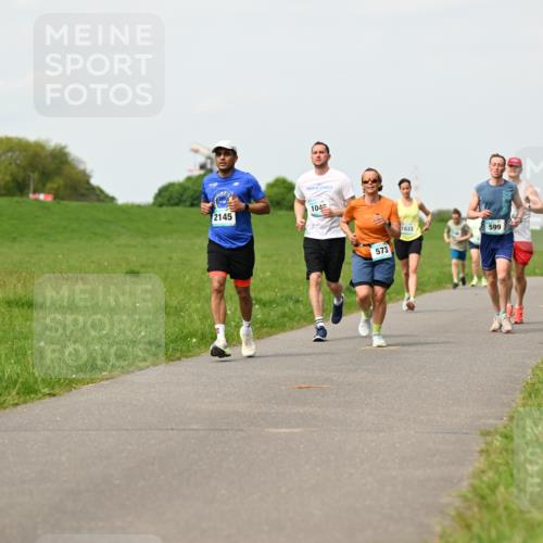 10.05.2026 - 8. Wedeler Halbmarathon Dr. Thomas Lammeyer http://msf.ph/oto/9697072 10.05.2026 11:27:55 Laufen 2145, 104, 573, 1033, 599 meine-sportfotos.de