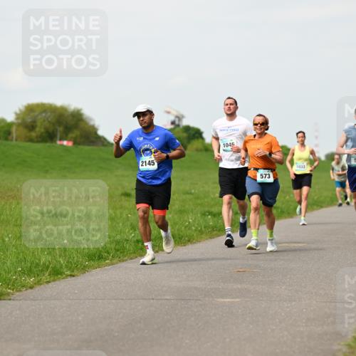10.05.2026 - 8. Wedeler Halbmarathon Dr. Thomas Lammeyer http://msf.ph/oto/9697078 10.05.2026 11:27:56 Laufen 2145, 1046, 573, 1033, 599 meine-sportfotos.de