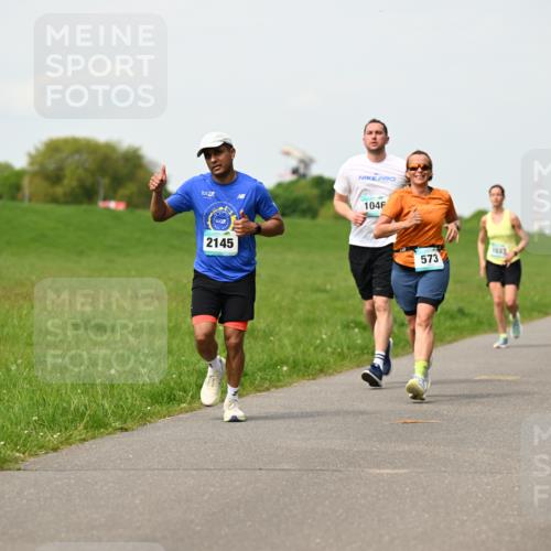 10.05.2026 - 8. Wedeler Halbmarathon Dr. Thomas Lammeyer http://msf.ph/oto/9697081 10.05.2026 11:27:57 Laufen 2145, 104, 573, 599, 2160 meine-sportfotos.de