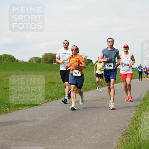10.05.2026 - 8. Wedeler Halbmarathon Dr. Thomas Lammeyer http://msf.ph/oto/9697099 10.05.2026 11:27:59 Laufen 2145, 1046, 573, 1653, 599, 2160 meine-sportfotos.de