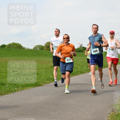 10.05.2026 - 8. Wedeler Halbmarathon Dr. Thomas Lammeyer http://msf.ph/oto/9697101 10.05.2026 11:27:59 Laufen 100, 573, 599, 2160 meine-sportfotos.de