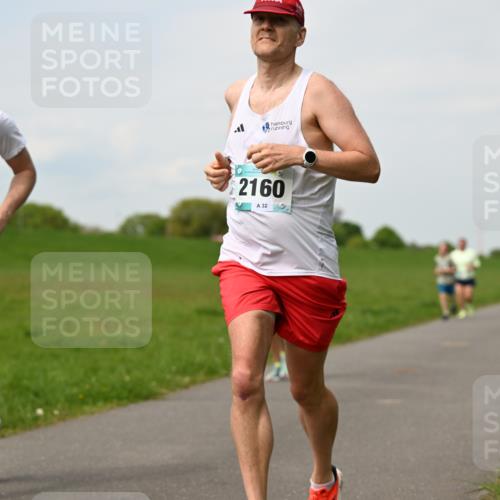10.05.2026 - 8. Wedeler Halbmarathon Dr. Thomas Lammeyer http://msf.ph/oto/9697111 10.05.2026 11:28:01 Laufen 1046, 2160 meine-sportfotos.de