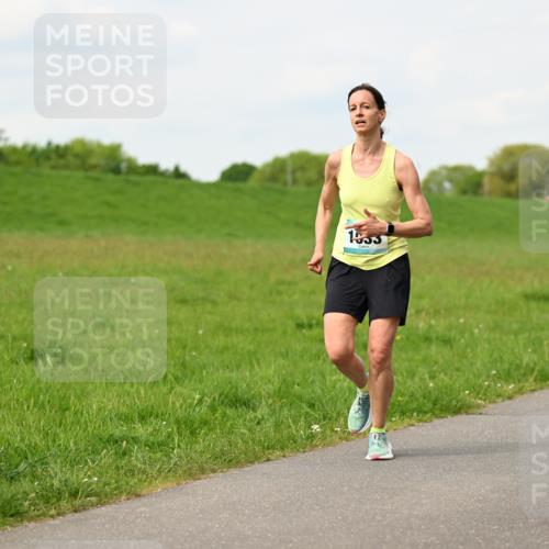 10.05.2026 - 8. Wedeler Halbmarathon Dr. Thomas Lammeyer http://msf.ph/oto/9697119 10.05.2026 11:28:03 Laufen  meine-sportfotos.de