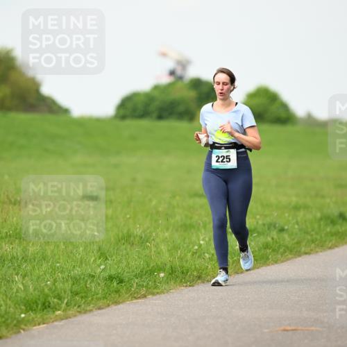 10.05.2026 - 8. Wedeler Halbmarathon Dr. Thomas Lammeyer http://msf.ph/oto/9697187 10.05.2026 11:28:20 Laufen 225, 657 meine-sportfotos.de