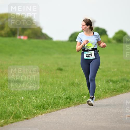 10.05.2026 - 8. Wedeler Halbmarathon Dr. Thomas Lammeyer http://msf.ph/oto/9697194 10.05.2026 11:28:21 Laufen 225, 657 meine-sportfotos.de