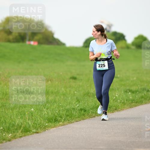 10.05.2026 - 8. Wedeler Halbmarathon Dr. Thomas Lammeyer http://msf.ph/oto/9697195 10.05.2026 11:28:21 Laufen 225, 657 meine-sportfotos.de