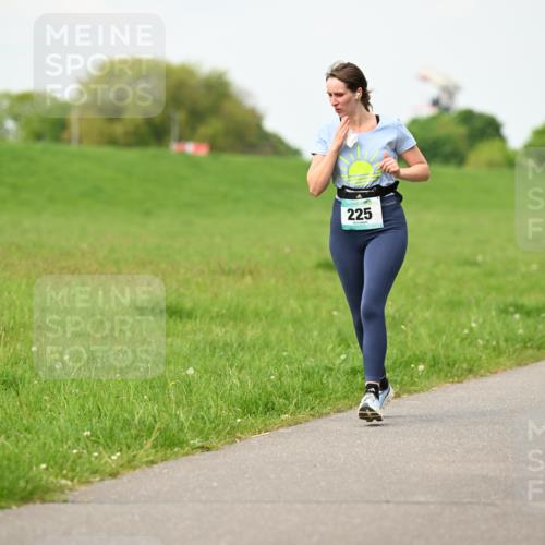 10.05.2026 - 8. Wedeler Halbmarathon Dr. Thomas Lammeyer http://msf.ph/oto/9697199 10.05.2026 11:28:21 Laufen 225, 657 meine-sportfotos.de