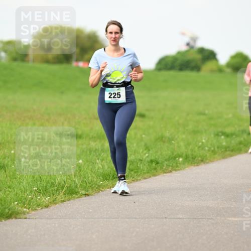 10.05.2026 - 8. Wedeler Halbmarathon Dr. Thomas Lammeyer http://msf.ph/oto/9697204 10.05.2026 11:28:22 Laufen 225 meine-sportfotos.de