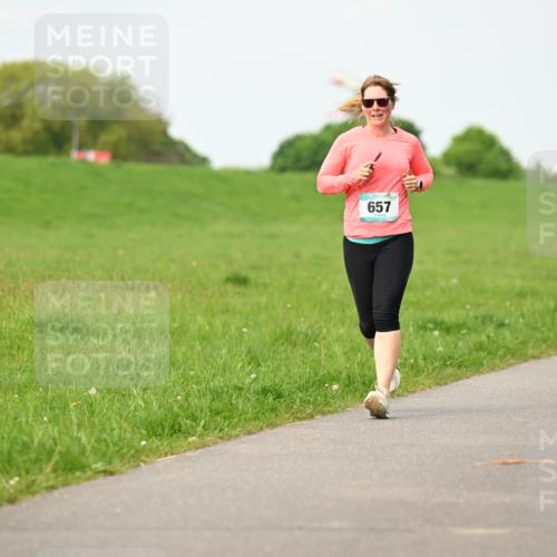 10.05.2026 - 8. Wedeler Halbmarathon Dr. Thomas Lammeyer http://msf.ph/oto/9697213 10.05.2026 11:28:24 Laufen 657 meine-sportfotos.de