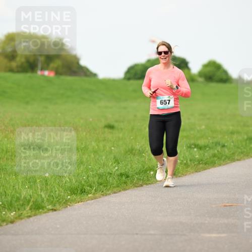 10.05.2026 - 8. Wedeler Halbmarathon Dr. Thomas Lammeyer http://msf.ph/oto/9697214 10.05.2026 11:28:24 Laufen 657 meine-sportfotos.de