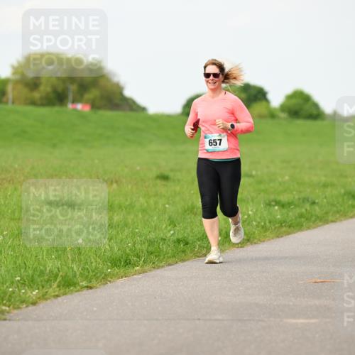 10.05.2026 - 8. Wedeler Halbmarathon Dr. Thomas Lammeyer http://msf.ph/oto/9697216 10.05.2026 11:28:24 Laufen 657 meine-sportfotos.de