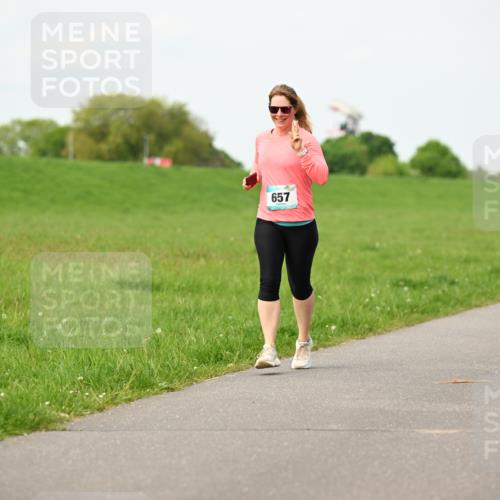 10.05.2026 - 8. Wedeler Halbmarathon Dr. Thomas Lammeyer http://msf.ph/oto/9697220 10.05.2026 11:28:25 Laufen 657 meine-sportfotos.de