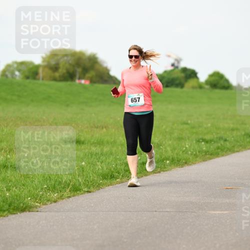 10.05.2026 - 8. Wedeler Halbmarathon Dr. Thomas Lammeyer http://msf.ph/oto/9697221 10.05.2026 11:28:25 Laufen 657 meine-sportfotos.de