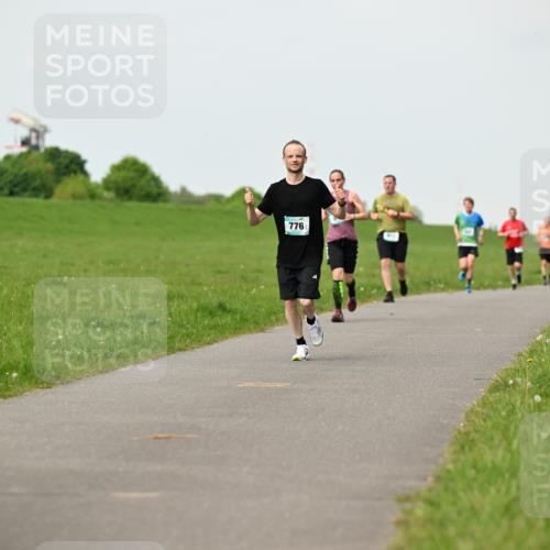 10.05.2026 - 8. Wedeler Halbmarathon Dr. Thomas Lammeyer http://msf.ph/oto/9697227 10.05.2026 11:28:27 Laufen 776 meine-sportfotos.de