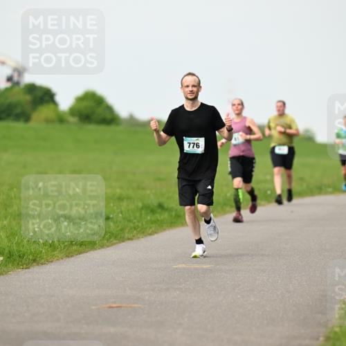 10.05.2026 - 8. Wedeler Halbmarathon Dr. Thomas Lammeyer http://msf.ph/oto/9697233 10.05.2026 11:28:28 Laufen 776 meine-sportfotos.de