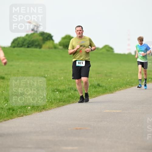 10.05.2026 - 8. Wedeler Halbmarathon Dr. Thomas Lammeyer http://msf.ph/oto/9697270 10.05.2026 11:28:34 Laufen 911 meine-sportfotos.de
