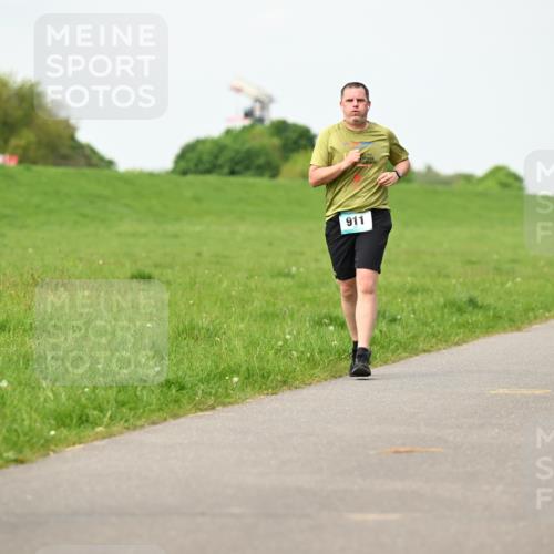 10.05.2026 - 8. Wedeler Halbmarathon Dr. Thomas Lammeyer http://msf.ph/oto/9697276 10.05.2026 11:28:35 Laufen 911 meine-sportfotos.de