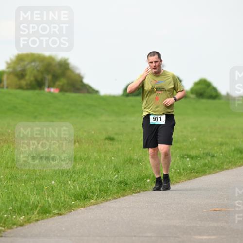 10.05.2026 - 8. Wedeler Halbmarathon Dr. Thomas Lammeyer http://msf.ph/oto/9697286 10.05.2026 11:28:36 Laufen 911, 922 meine-sportfotos.de