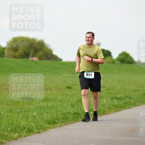 10.05.2026 - 8. Wedeler Halbmarathon Dr. Thomas Lammeyer http://msf.ph/oto/9697289 10.05.2026 11:28:37 Laufen 911, 922 meine-sportfotos.de