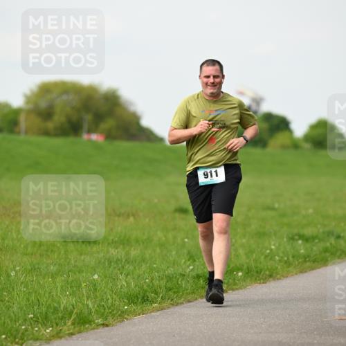 10.05.2026 - 8. Wedeler Halbmarathon Dr. Thomas Lammeyer http://msf.ph/oto/9697292 10.05.2026 11:28:37 Laufen 2025, 911, 922 meine-sportfotos.de