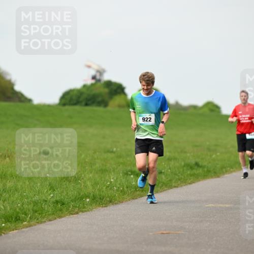 10.05.2026 - 8. Wedeler Halbmarathon Dr. Thomas Lammeyer http://msf.ph/oto/9697298 10.05.2026 11:28:39 Laufen 911, 922, 632 meine-sportfotos.de