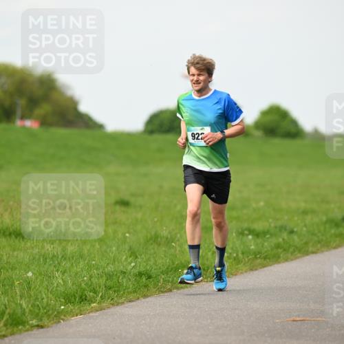 10.05.2026 - 8. Wedeler Halbmarathon Dr. Thomas Lammeyer http://msf.ph/oto/9697305 10.05.2026 11:28:40 Laufen 922, 999 meine-sportfotos.de