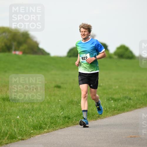 10.05.2026 - 8. Wedeler Halbmarathon Dr. Thomas Lammeyer http://msf.ph/oto/9697306 10.05.2026 11:28:40 Laufen 922 meine-sportfotos.de