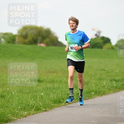 10.05.2026 - 8. Wedeler Halbmarathon Dr. Thomas Lammeyer http://msf.ph/oto/9697311 10.05.2026 11:28:41 Laufen 921 meine-sportfotos.de
