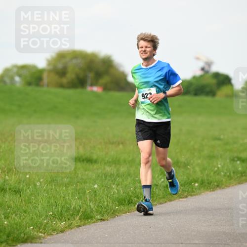 10.05.2026 - 8. Wedeler Halbmarathon Dr. Thomas Lammeyer http://msf.ph/oto/9697312 10.05.2026 11:28:41 Laufen 922 meine-sportfotos.de