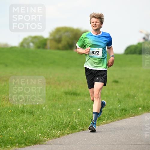 10.05.2026 - 8. Wedeler Halbmarathon Dr. Thomas Lammeyer http://msf.ph/oto/9697315 10.05.2026 11:28:41 Laufen 922 meine-sportfotos.de