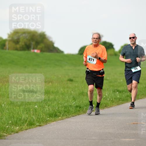 10.05.2026 - 8. Wedeler Halbmarathon Dr. Thomas Lammeyer http://msf.ph/oto/9697361 10.05.2026 11:28:51 Laufen 871, 425 meine-sportfotos.de