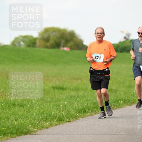 10.05.2026 - 8. Wedeler Halbmarathon Dr. Thomas Lammeyer http://msf.ph/oto/9697368 10.05.2026 11:28:52 Laufen 871 meine-sportfotos.de
