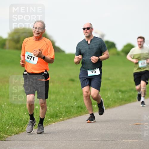 10.05.2026 - 8. Wedeler Halbmarathon Dr. Thomas Lammeyer http://msf.ph/oto/9697372 10.05.2026 11:28:53 Laufen 871 meine-sportfotos.de