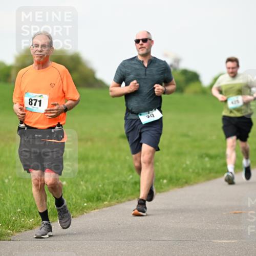 10.05.2026 - 8. Wedeler Halbmarathon Dr. Thomas Lammeyer http://msf.ph/oto/9697374 10.05.2026 11:28:53 Laufen 871 meine-sportfotos.de