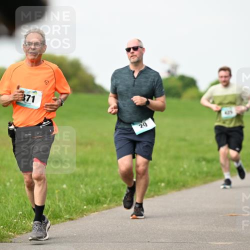 10.05.2026 - 8. Wedeler Halbmarathon Dr. Thomas Lammeyer http://msf.ph/oto/9697375 10.05.2026 11:28:53 Laufen 371 meine-sportfotos.de
